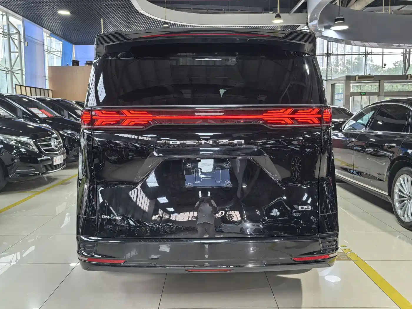 Denza D9 2022 DM-i 970 AWD Flagship фото 5