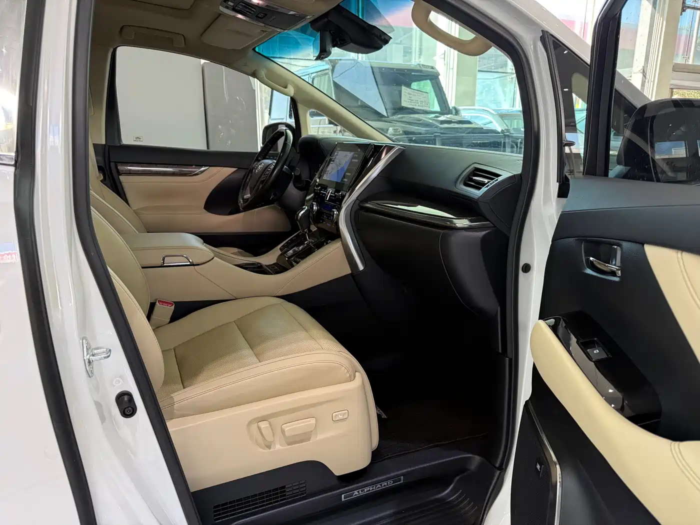 Toyota Alphard 2021 Hybrid 2.5L Premium фото 10