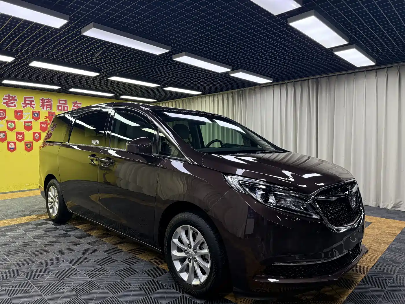 Buick GL8 2018 ES 28T Comfort Type China VI фото 3
