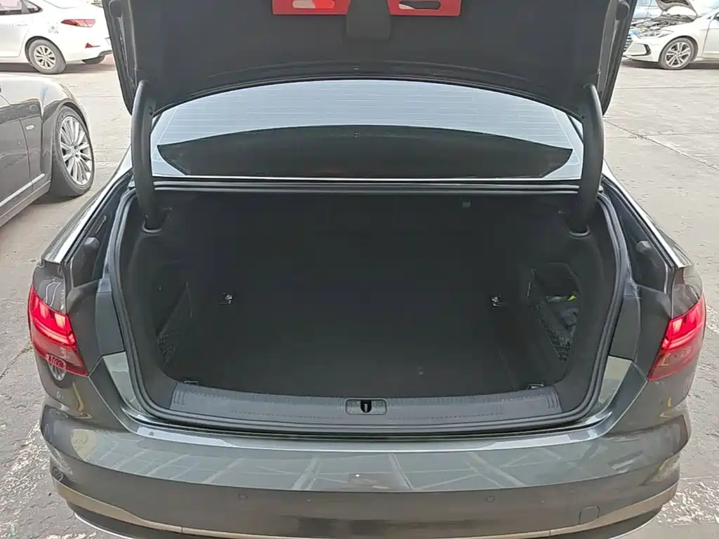 Фото 19 - Audi A4L
