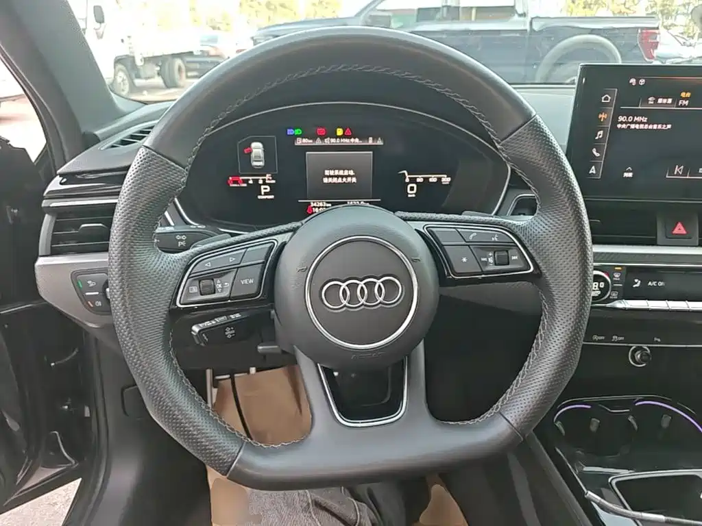 Фото 11 - Audi A4L