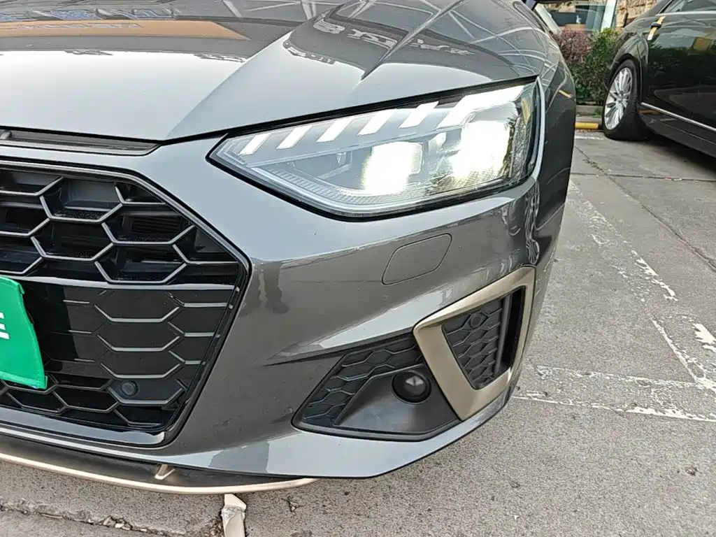 Фото 24 - Audi A4L