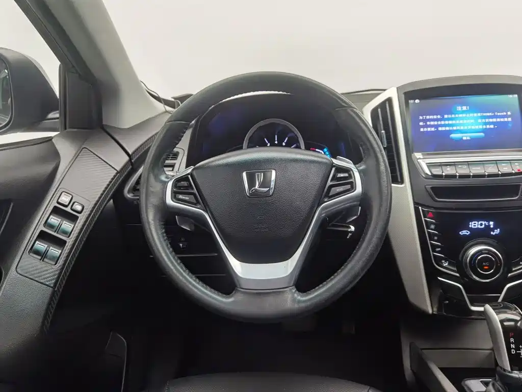 Фото 11 - Luxgen U6 SUV