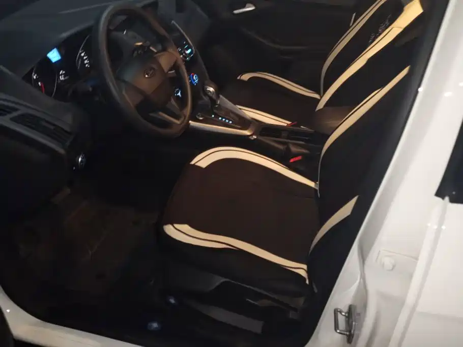 Ford Focus 2019 2018 Hatchback Classic 1.6L Automatic Comfort Smart Edition