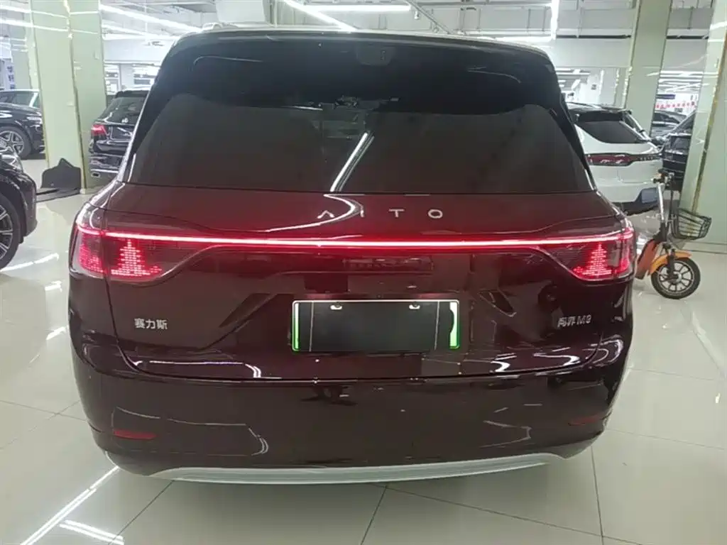 AITO Wenjie AITO M9 2025 Extended Range Ultra 52kWh 6-Seater фото 6