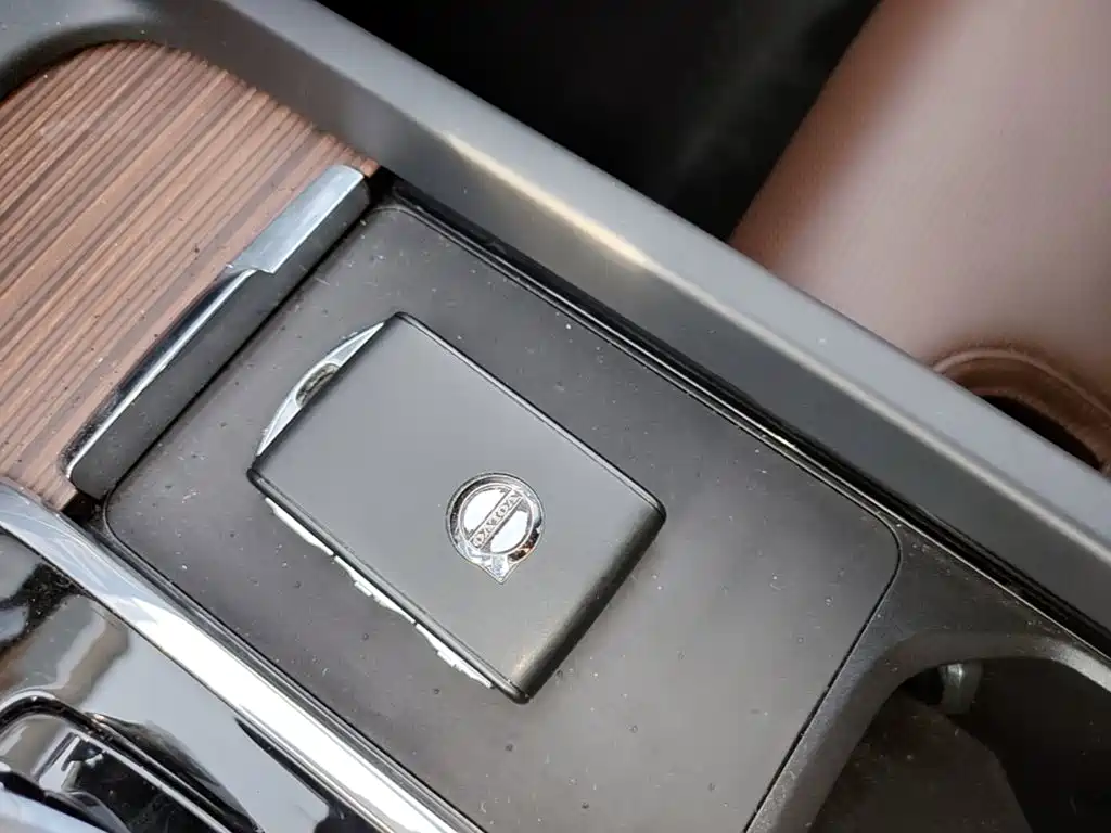 Volvo XC60 Plug-in Hybrid 2024 2024 T8 PHEV Long Range AWD Smart Elegance Luxury Edition