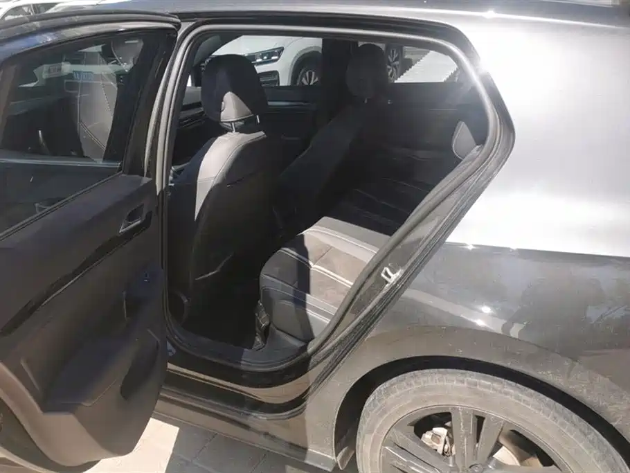 Volkswagen Golf 2021 280TSI DSG R-Line фото 11