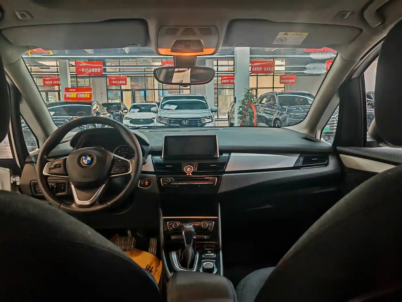 BMW 2 Series Touring 2016 218i Leading фото 9
