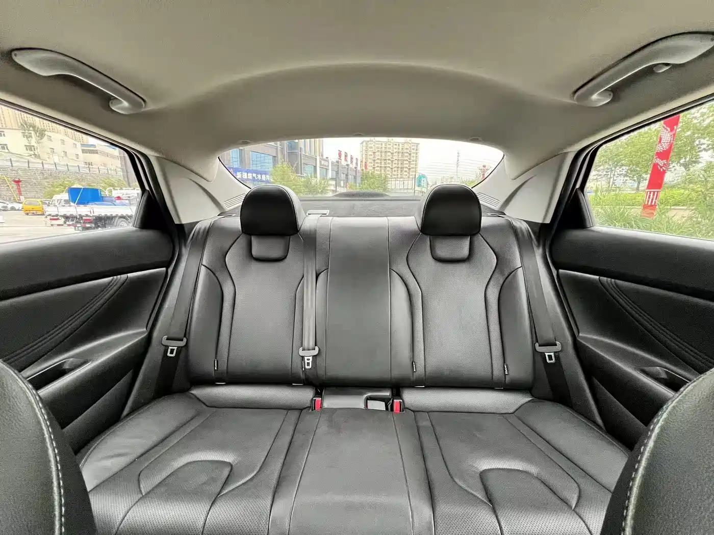 Hyundai Elantra 2021 1.5L CVT LUX Premium Edition фото 15