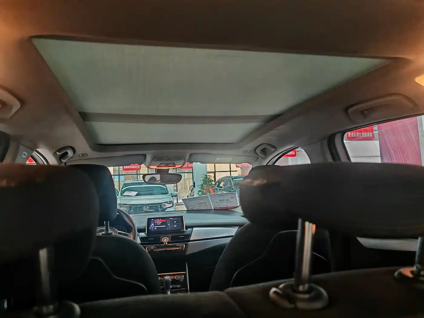 BMW 2 Series Touring 2016 218i Leading фото 14