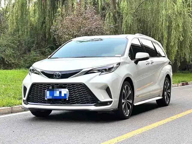 Toyota Granvia 2023