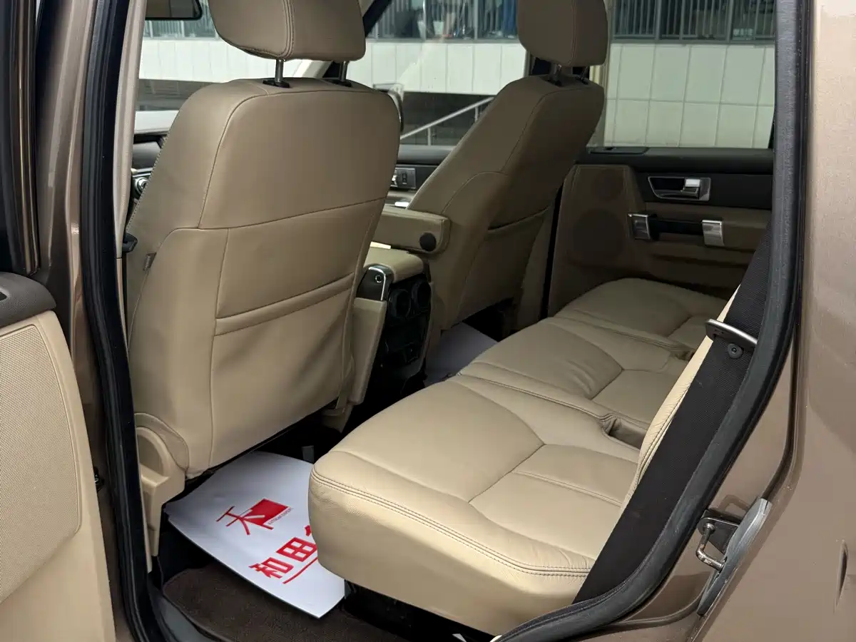 Land Rover Discovery 2013 3.0 SDV6 HSE Diesel фото 6