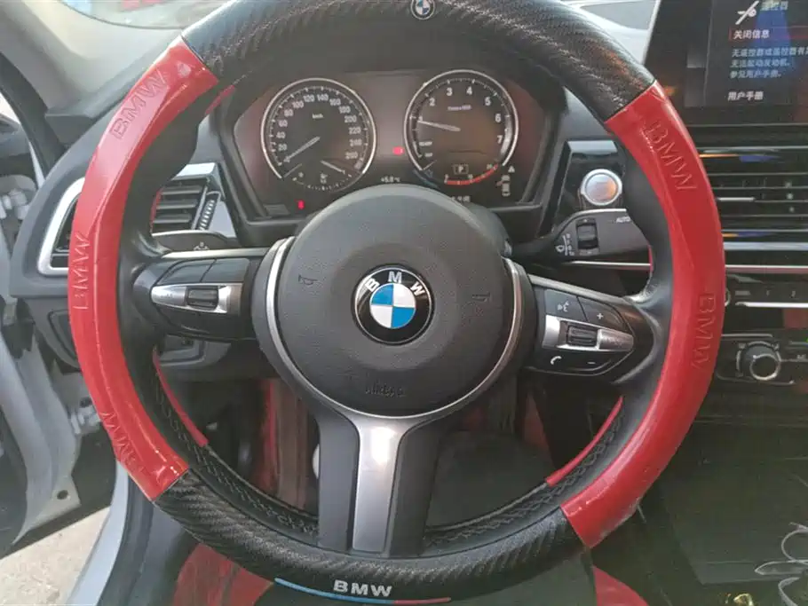BMW 1 Series 2023 120i M Sport Shadow Edition фото 15