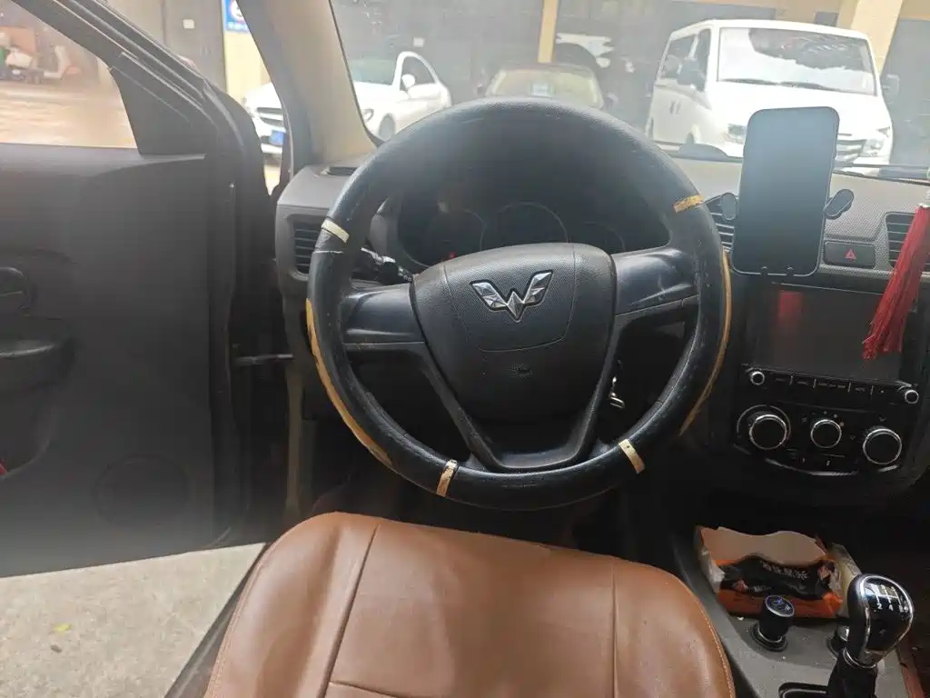 Wuling Motors Wuling Hongguang 2015 2014 1.5L S Standard