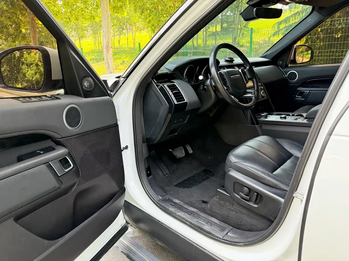 Land Rover Discovery 2019 3.0 SC V6 SE фото 4