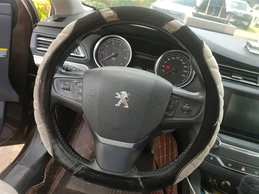 Peugeot 408 2016 1.6T Automatic Luxury Edition фото 15