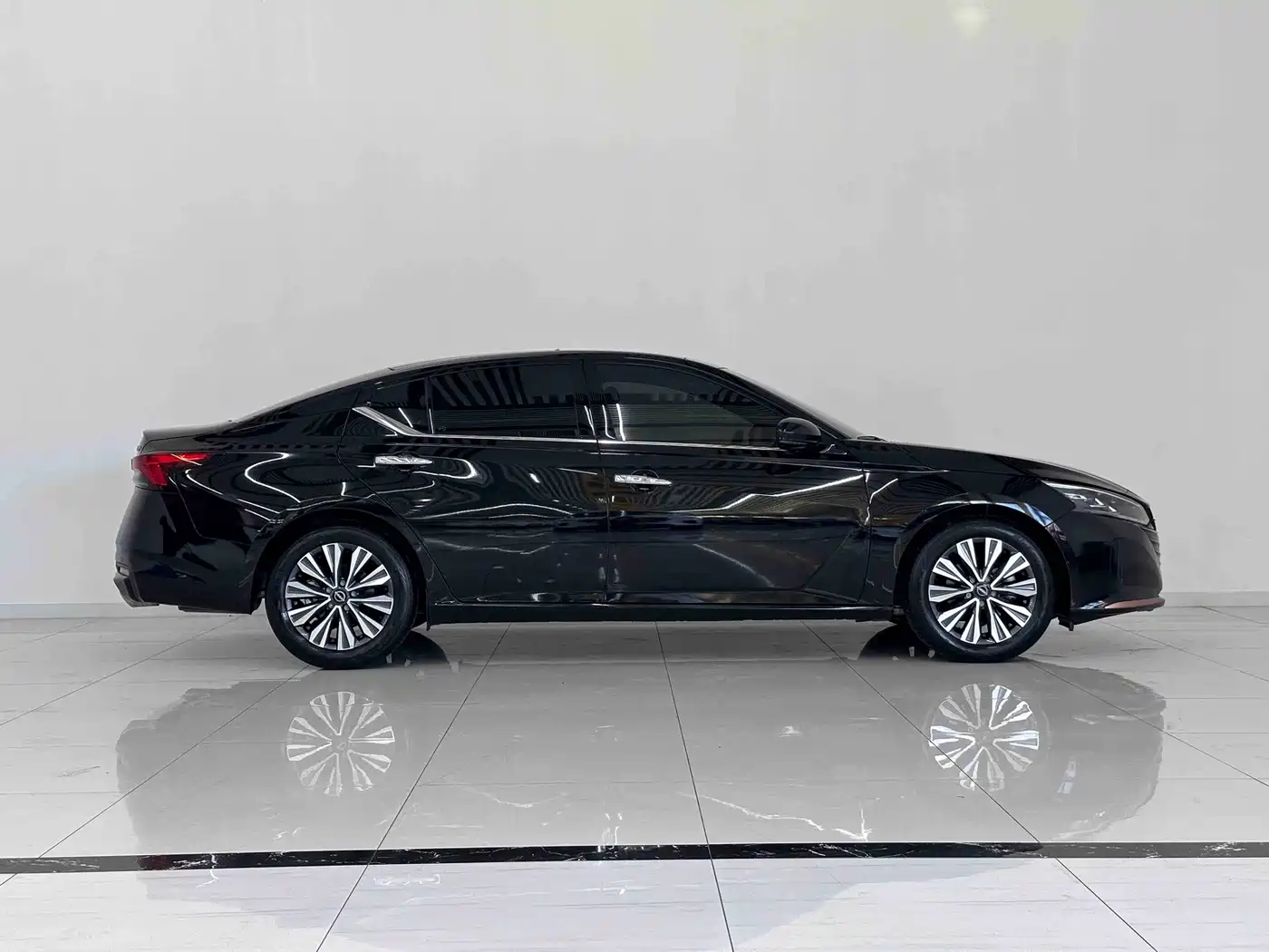 Nissan Teana 2025 2024 2.0L SV Black Gold Edition
