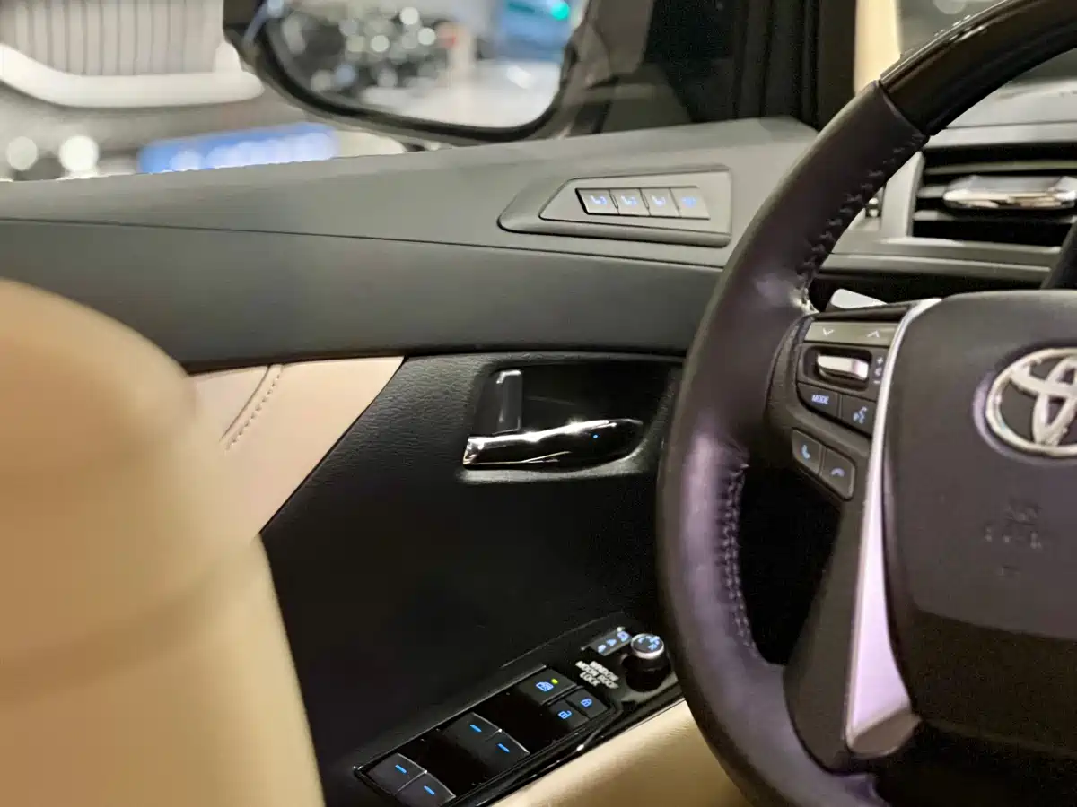 Toyota Alphard 2021 Hybrid 2.5L Premium фото 8