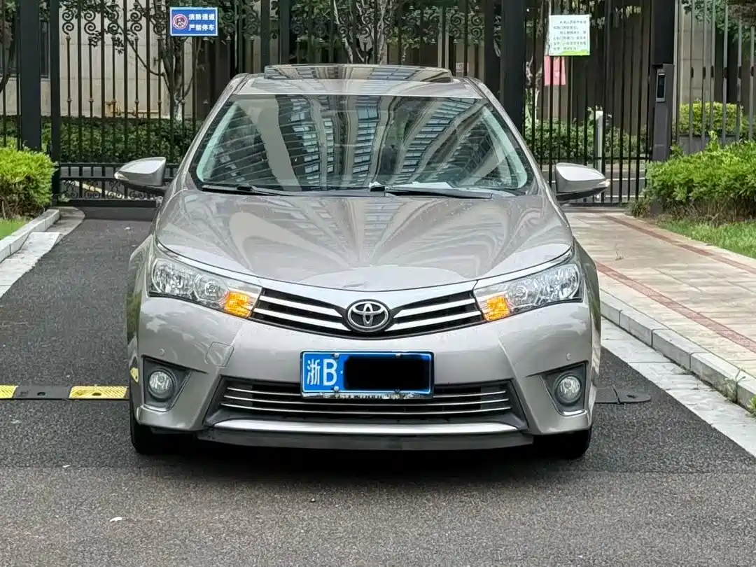 Toyota Corolla 2014 1.6L CVT GL-i Leather Edition фото 2