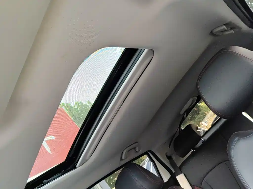 Фото 18 - Geely Vision X3