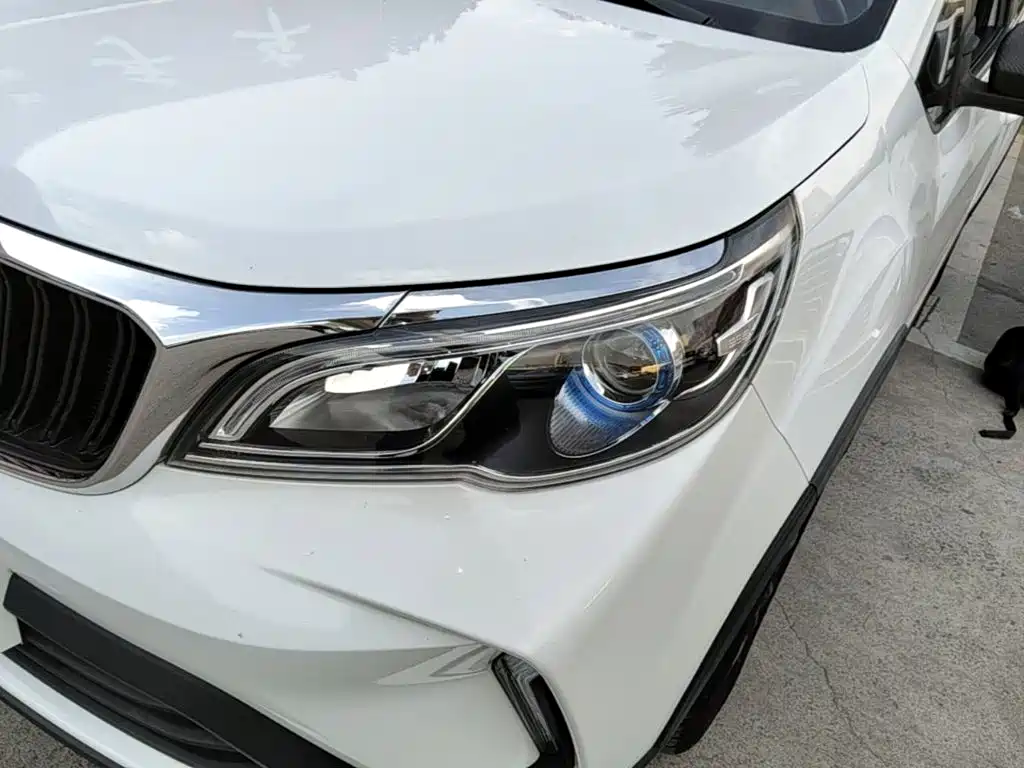 Фото 24 - Geely Vision X3