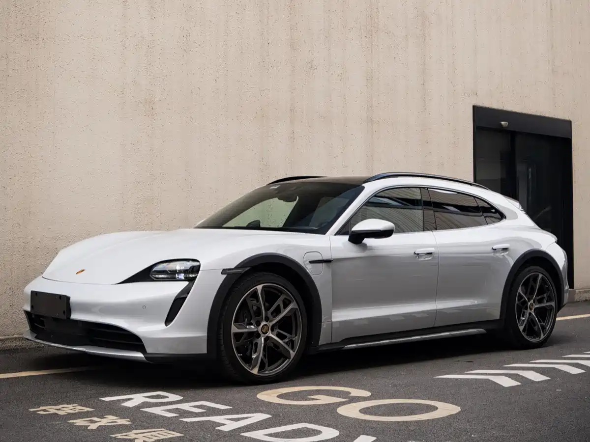 صورة 9 - Porsche Taycan