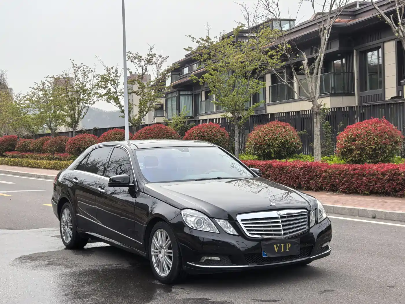 Mercedes-Benz E-Class (Import) 2009 Model E 300 Fashion Version фото 3