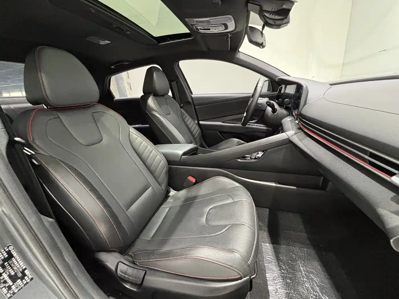 Hyundai Elantra 2022 1.5L CVT 20th Anniversary Edition фото 8
