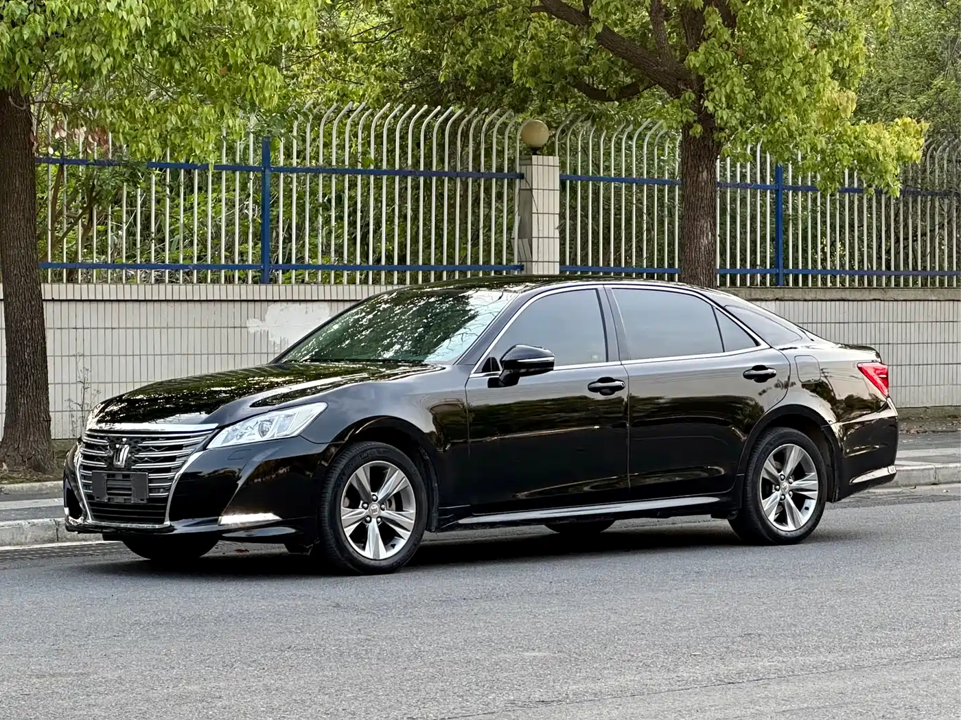 Toyota Crown 2015 2.0T Pioneer