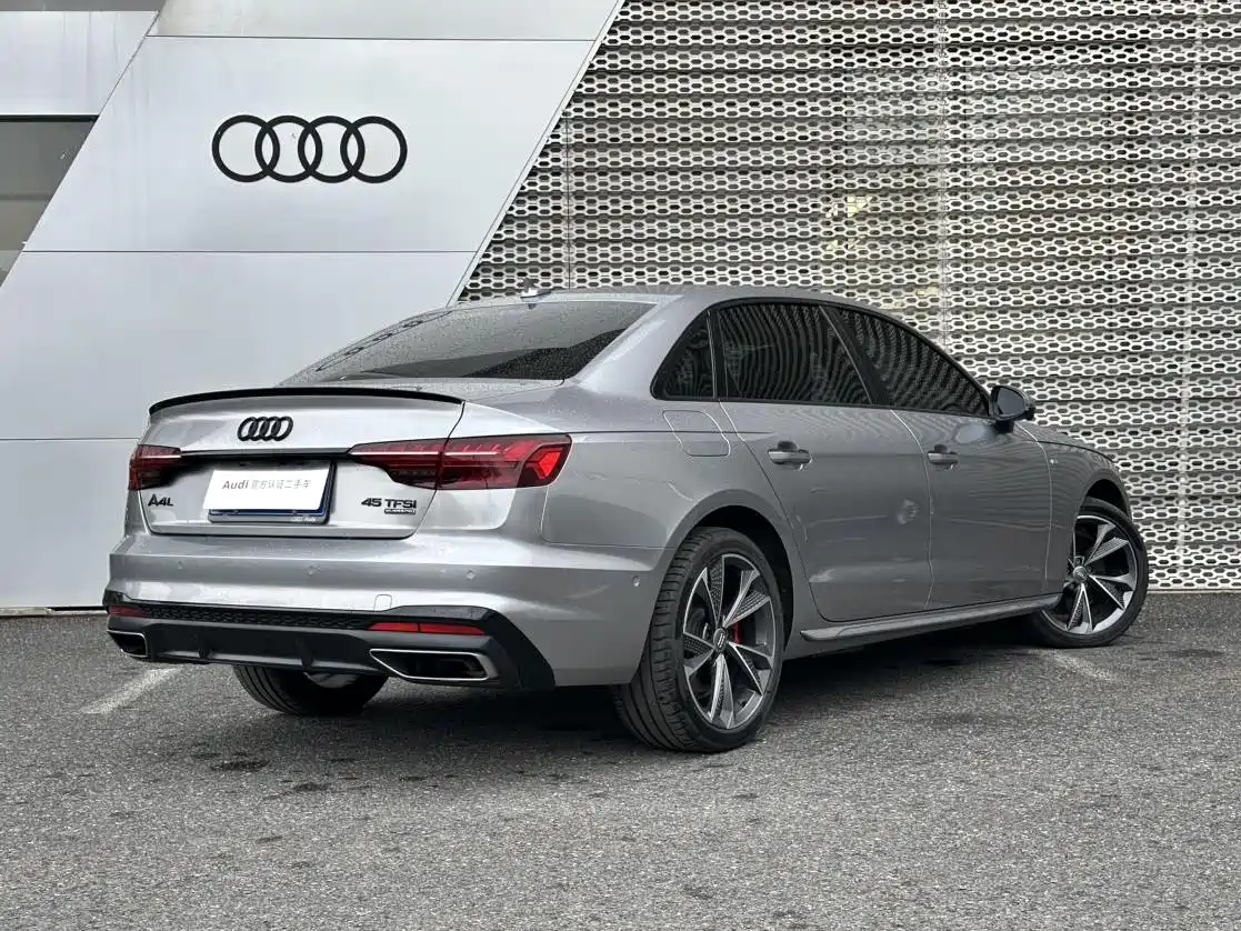 Audi A4L 2020 40 TFSI quattro Luxury Dynamic фото 4
