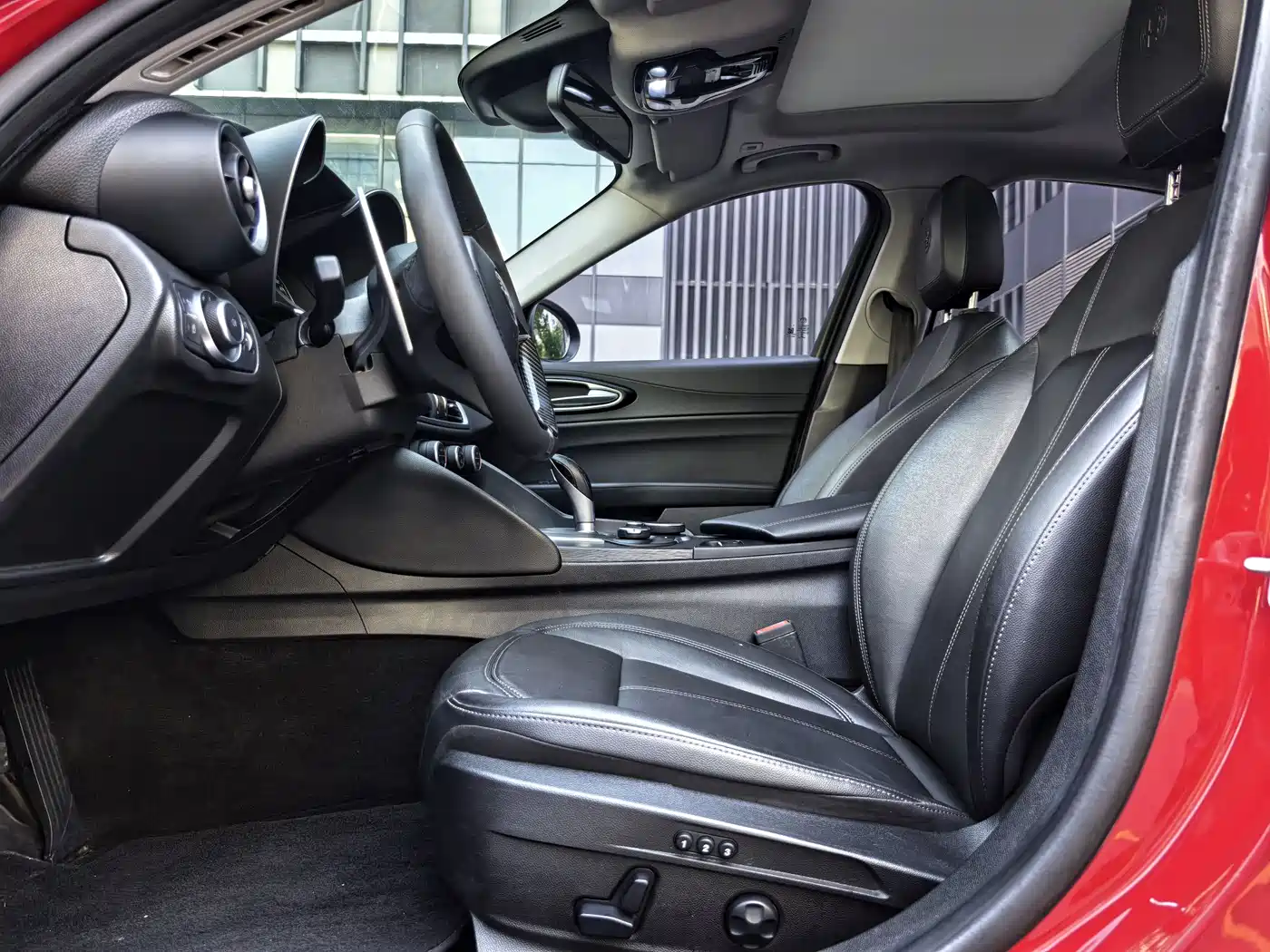 Alfa Romeo Giulia 2018 2017 2.0T 280HP Luxury Edition
