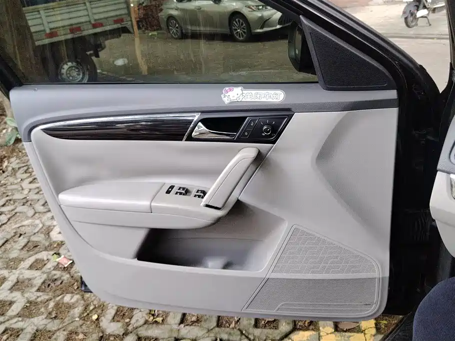 Volkswagen Lavida Tour 2013 1.4TSI Automatic Luxury фото 7
