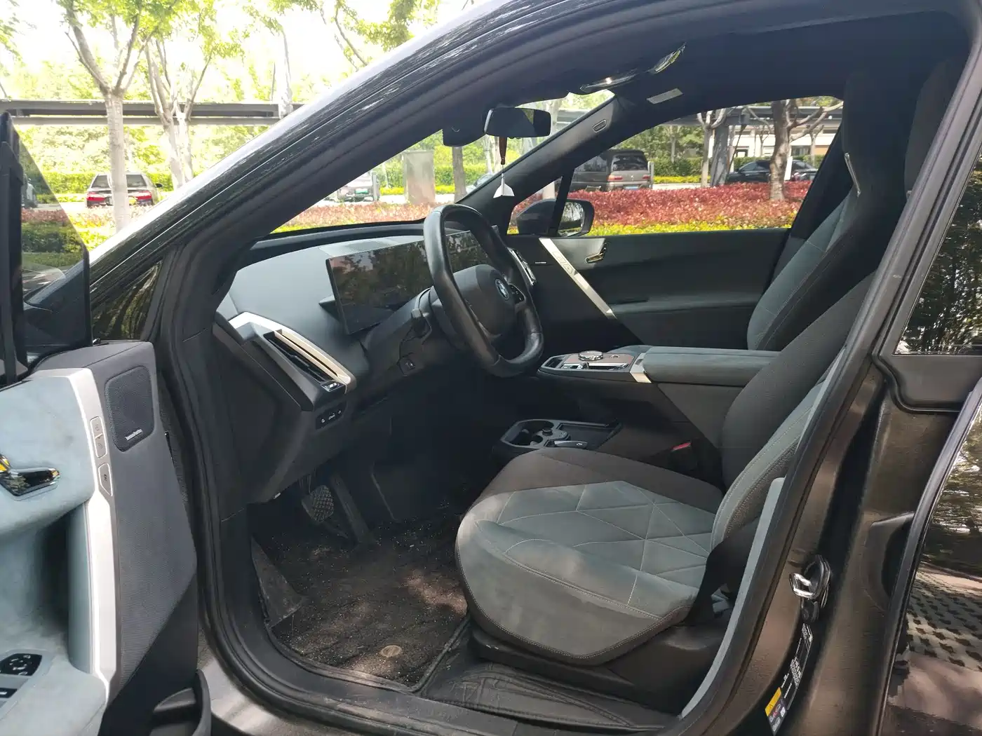 BMW iX 2023 xDrive40 фото 9