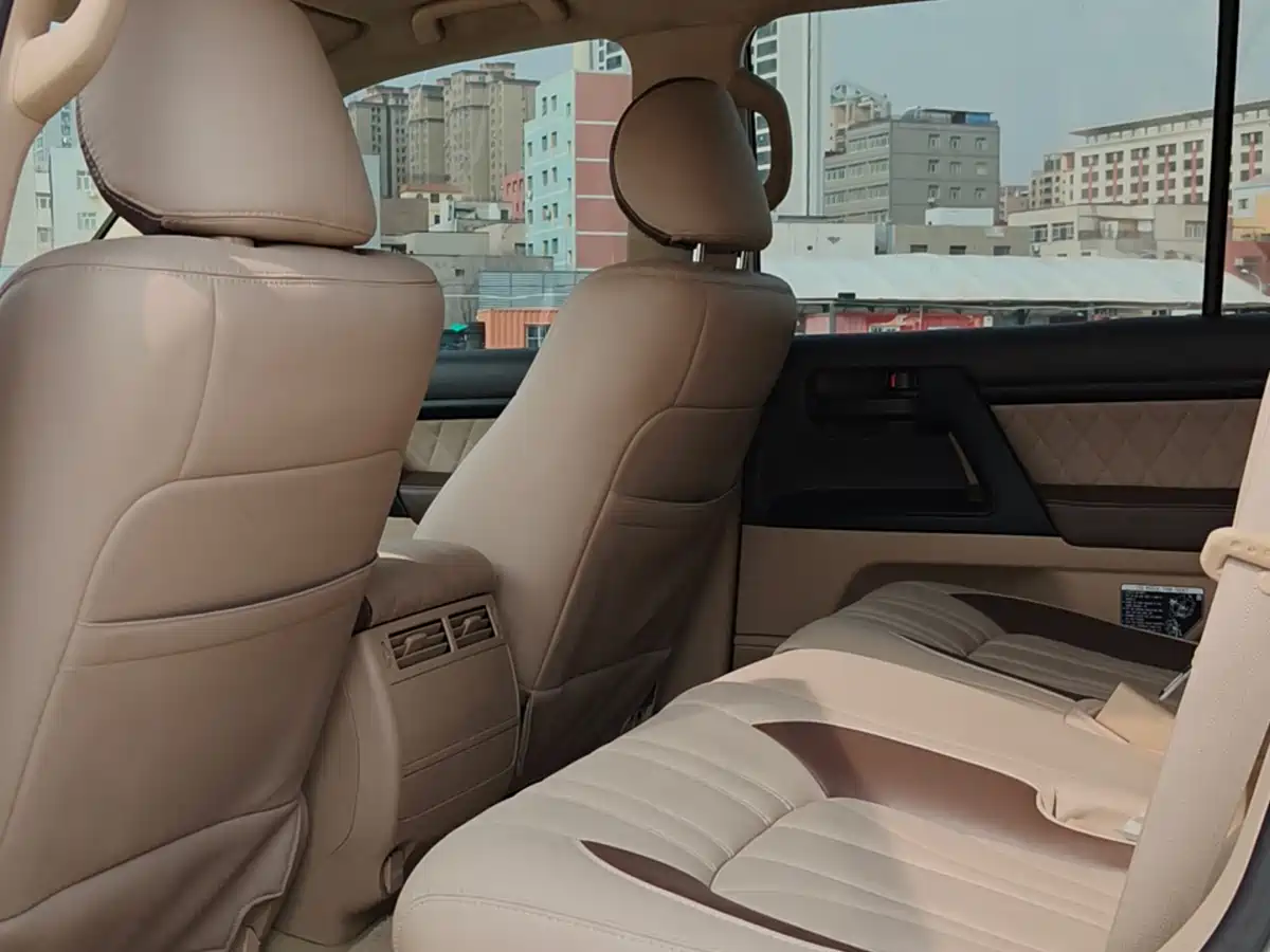 Toyota Land Cruiser (Import) 2015 4.0L V6 Middle East Low Configuration Edition фото 5