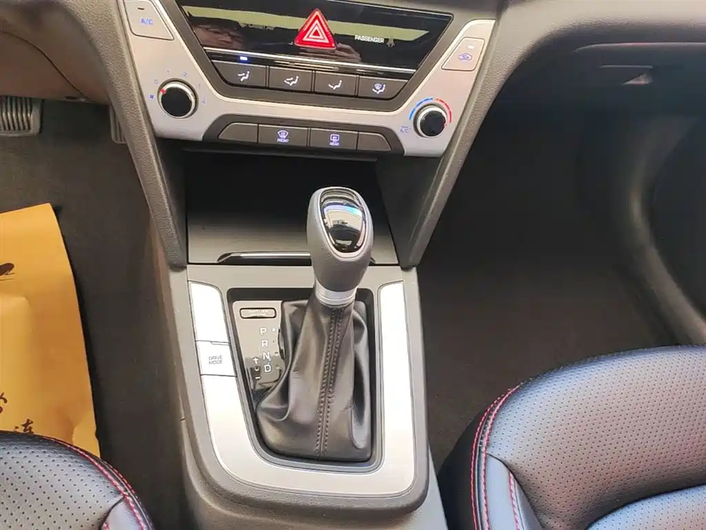 Hyundai Elantra 2016 Model 1.6L Automatic Smart Elite фото 14