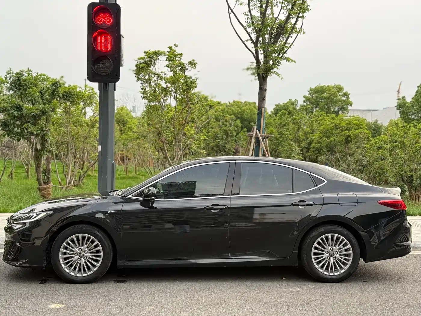 Toyota Camry 2024 Hybrid 2.0HGVP Luxury Edition фото 7