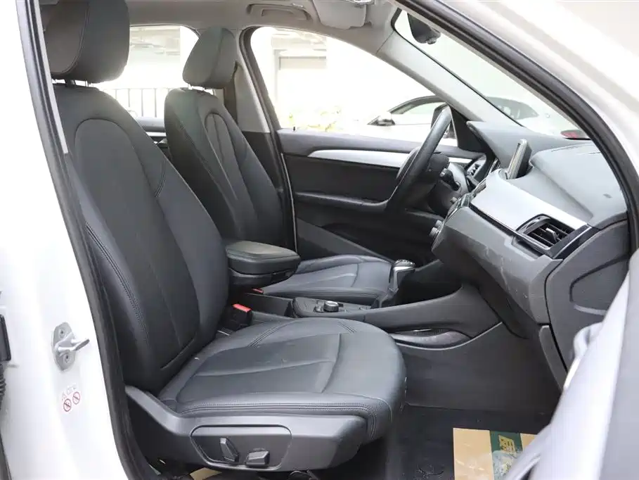 BMW X1 2019 sDrive18Li Fashion Model фото 21