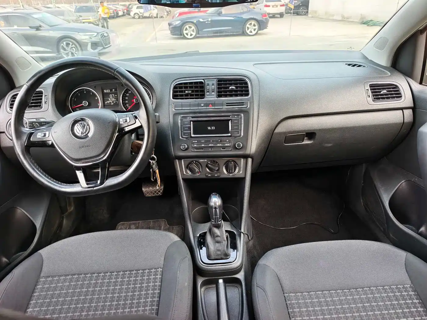 Volkswagen Polo 2016 1.6L Automatic Comfort фото 12