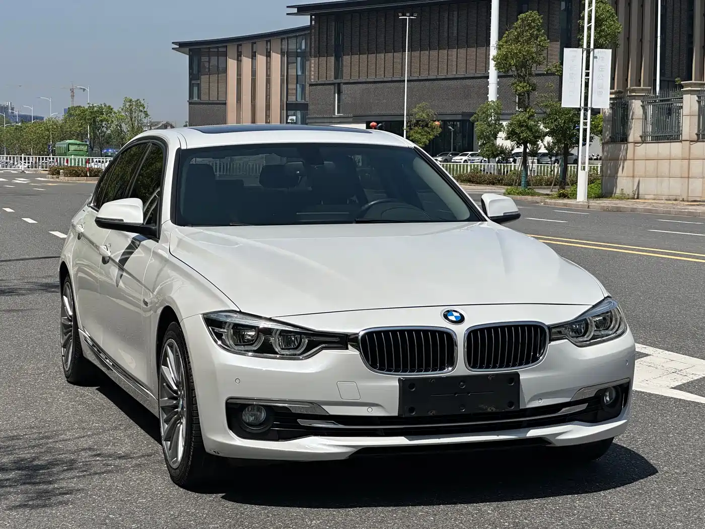 BMW 3 Series 2018 320Li Leading Luxury Package фото 3