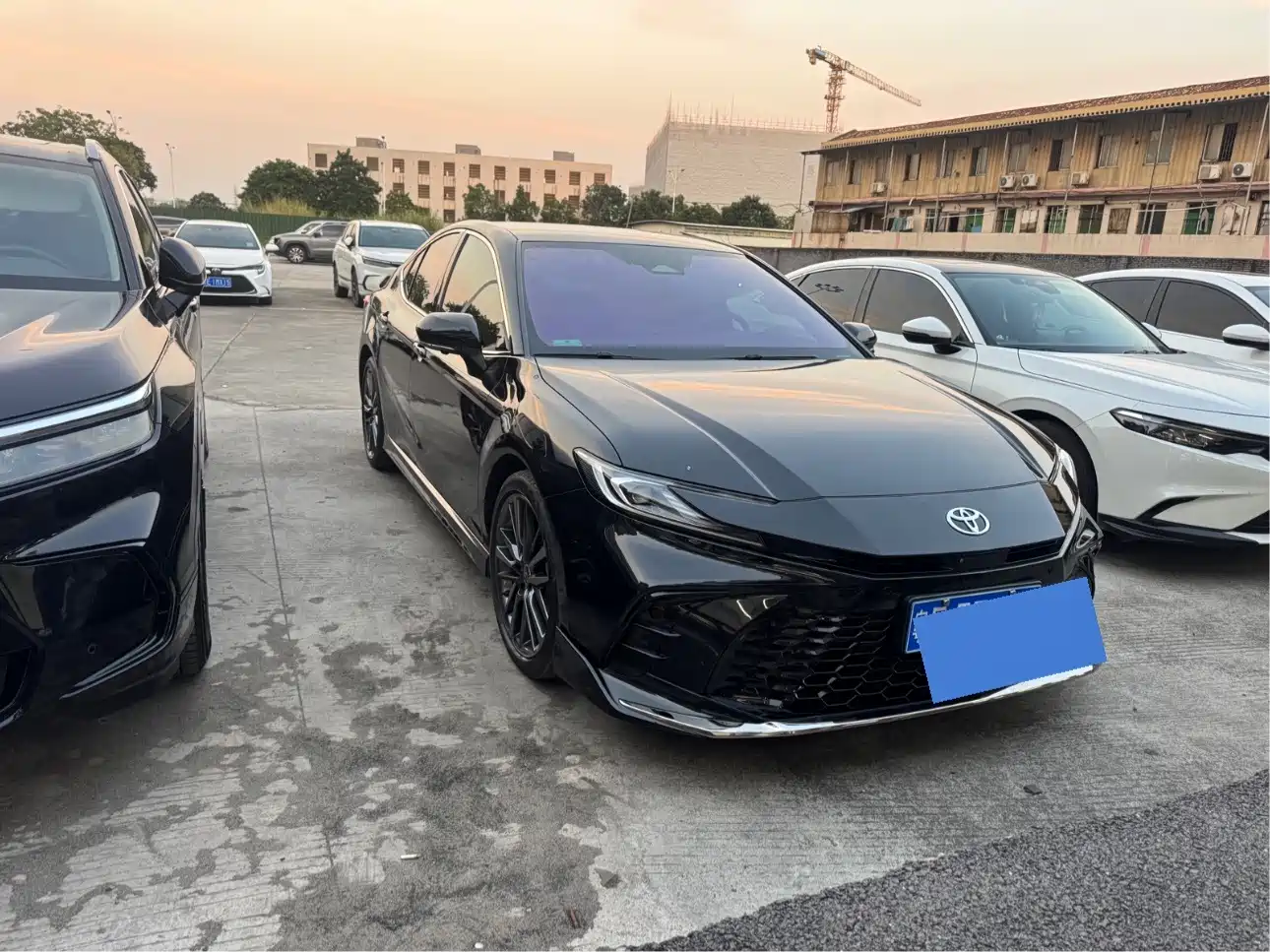 Фото 2 - Toyota Camry