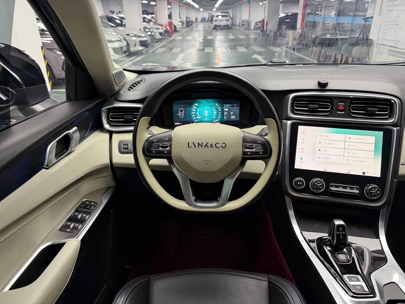 Lynk & Co 01 2017 2.0T 2WD Pro Version фото 24