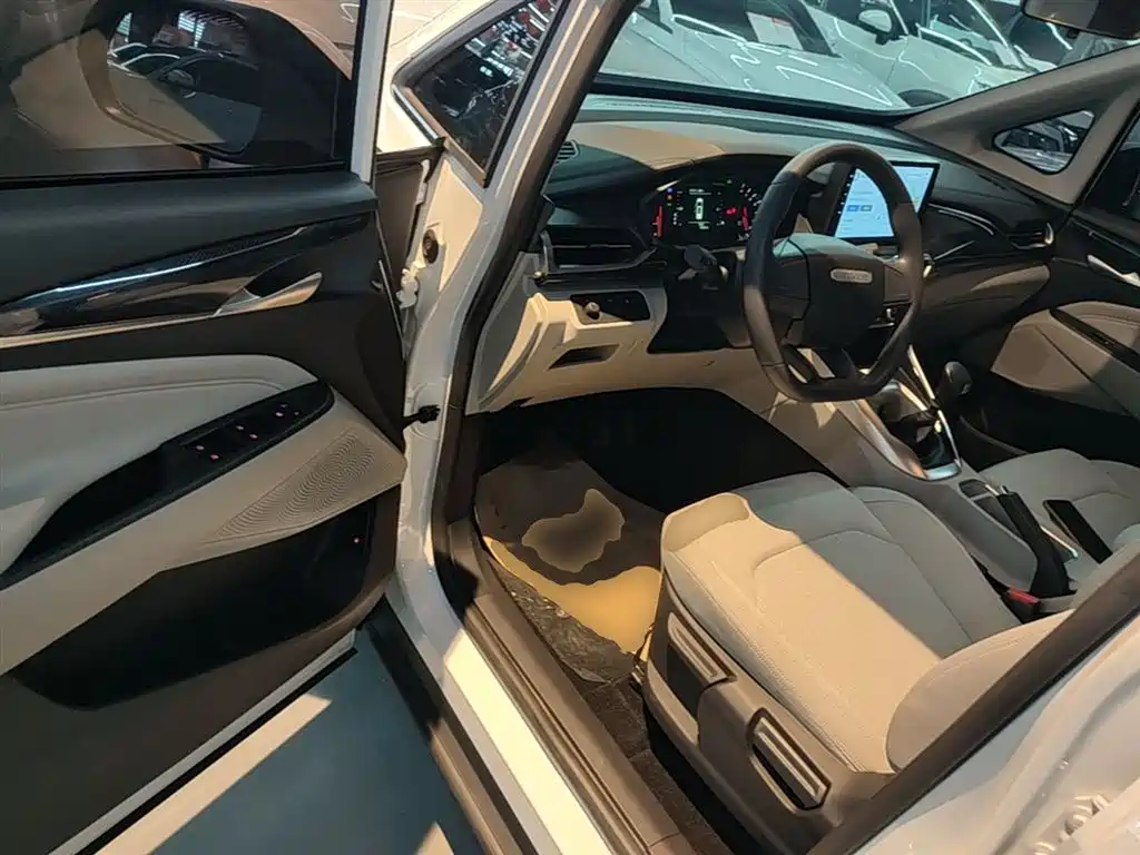 SAIC Maxus Maxus G50 2023 Model 1.5T Manual Joyride A фото 16