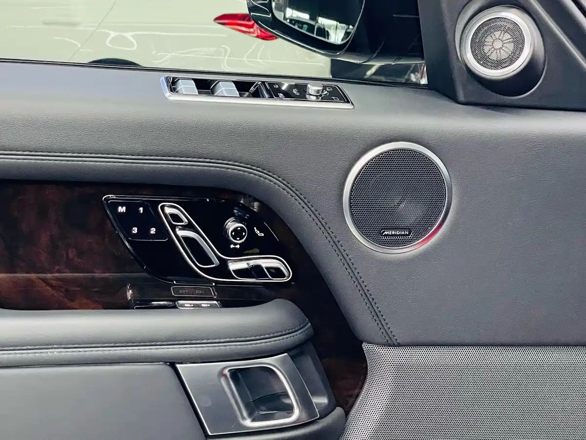 Land Rover Range Rover 2021 3.0 L6 Heritage Edition фото 5