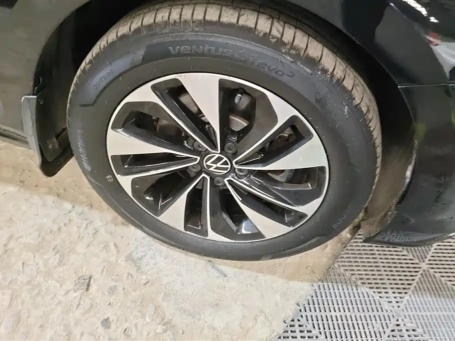 Volkswagen Passat 2022 330TSI Elite Edition фото 6