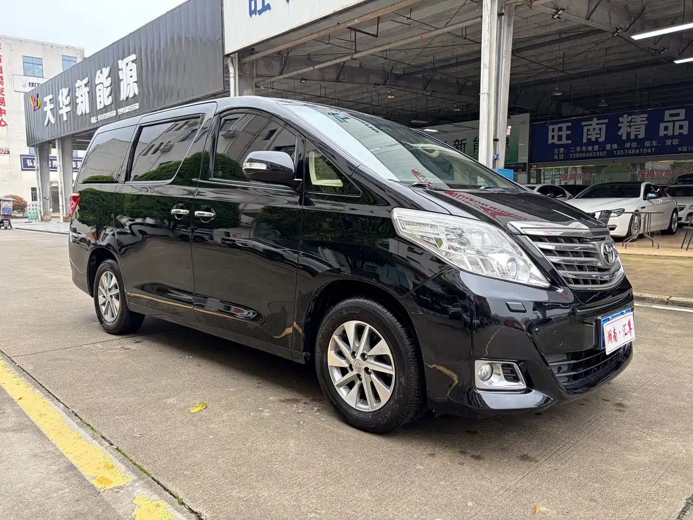 Toyota Alphard 2012 3.5L Luxury Edition фото 3