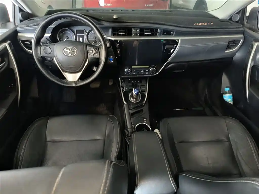 Toyota Corolla 2016 Dual Hybrid 1.8L E-CVT Elite Edition фото 10
