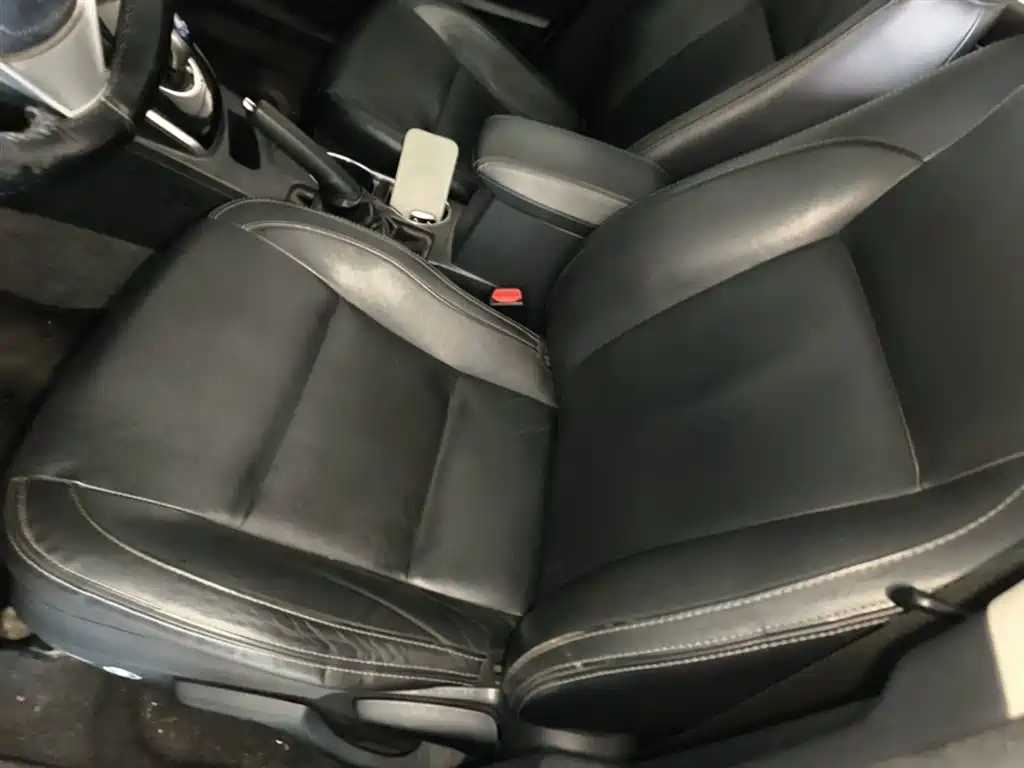 Toyota Corolla 2016 Dual Hybrid 1.8L E-CVT Elite Edition фото 15