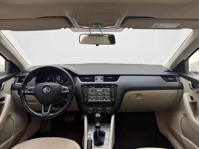 Škoda Octavia 2017 1.6L Automatic Smart Edition фото 9