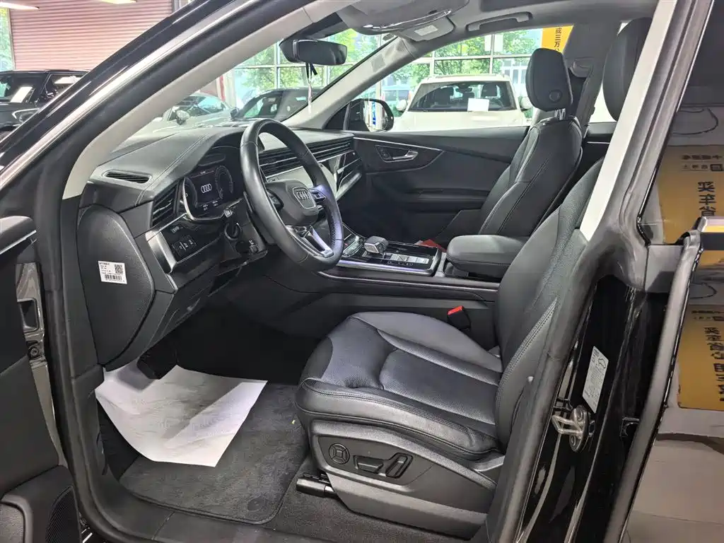 Audi Q8 2023 55 TFSI Luxury Sport фото 4