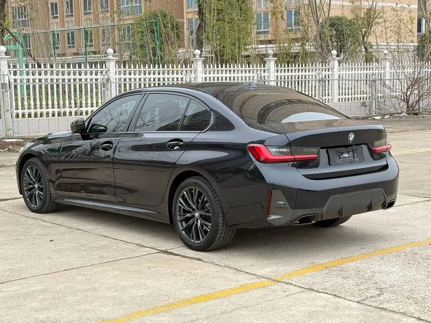 BMW 3 Series 2023 325Li M Sport Black Night Package фото 7